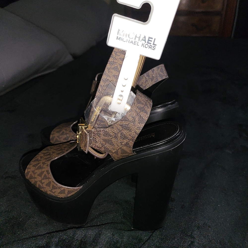 Lady's shoes